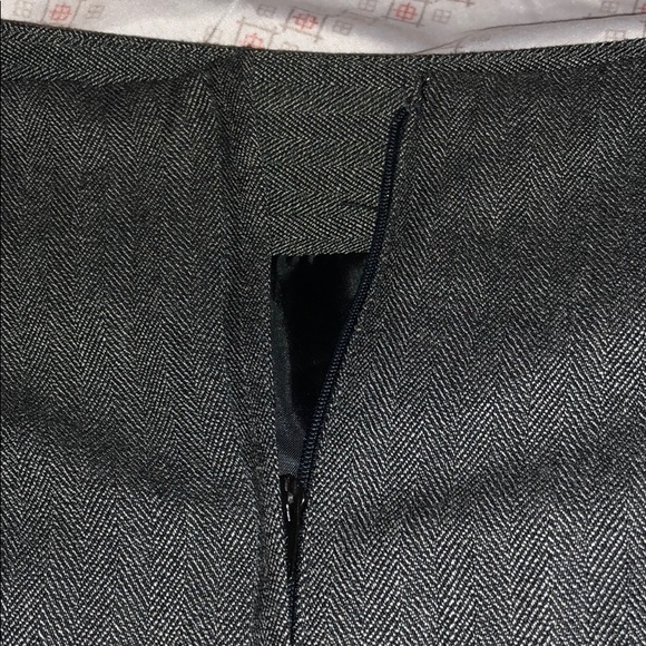 Black and white (looks gray) Skirt - Picture 3 of 6